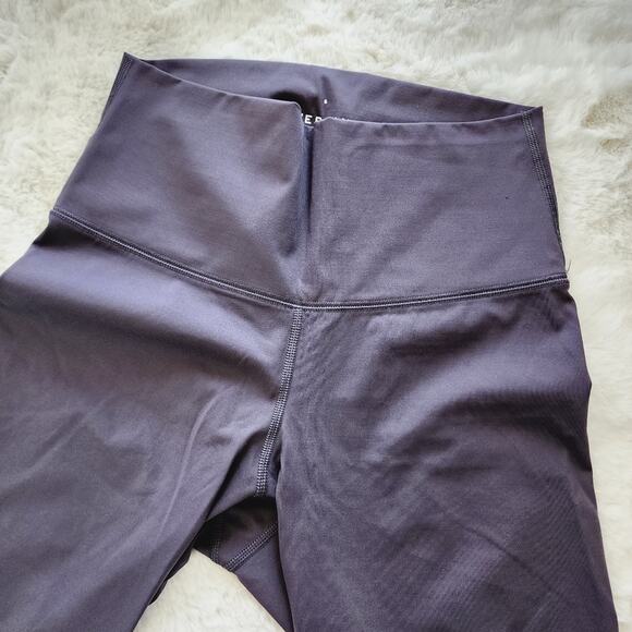 Everlane The Perform High-Waisted Biker Shorts Dark Plum Purple S Compression - Picture 8 of 12
